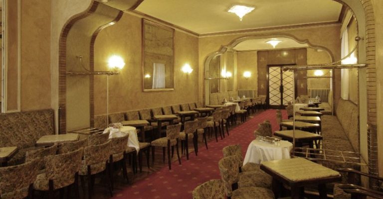 Caffè Fiorio, il salotto storico di Torino amato da Cavour e re Carlo Alberto
